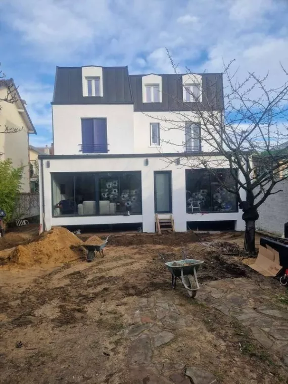 Niveler un terrain pour des fondations, Saint-Cloud, M.A.V