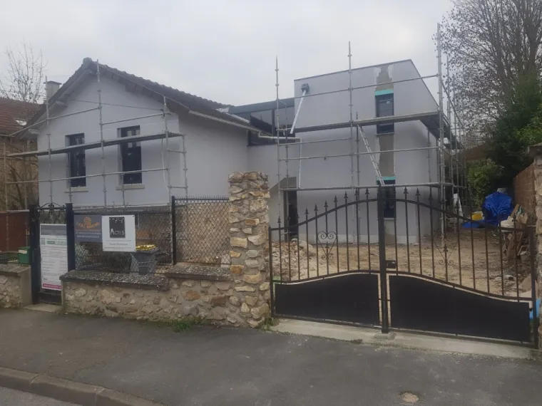 Agrandissement, extension et surélévation de maison à Suresnes