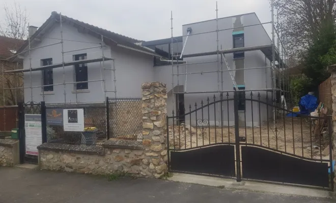 Agrandissement, extension et surélévation de maison à Suresnes (92) – MAV Construction