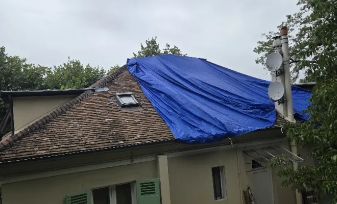Toiture endommagée à Bougival (92)