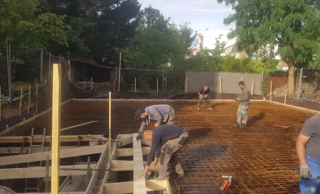 Réalisation de fondations et ferraillage pour dalle béton armé à Meudon (92) par MAV Construction.
