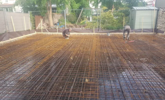 Réalisation de fondations et ferraillage pour dalle béton armé à Meudon (92) par MAV Construction.