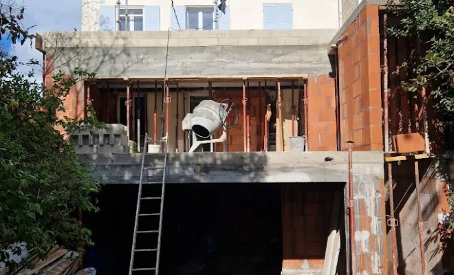 Surélévation et d’extension de maison à Malakoff (92) – M.A.V Construction